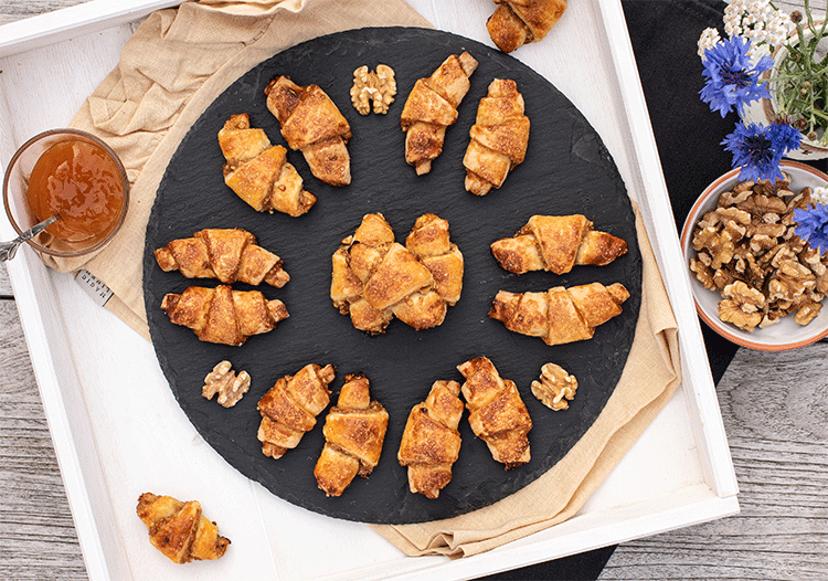 Rugelach mit Aprikosen-Nuss-Füllung - Küchenmomente