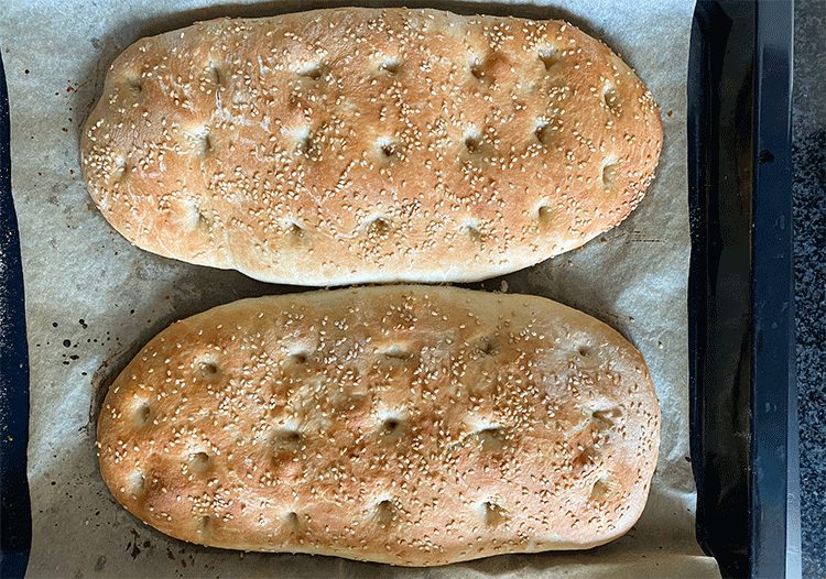 Lagana - Griechisches Fladenbrot mit Sesam - Küchenmomente